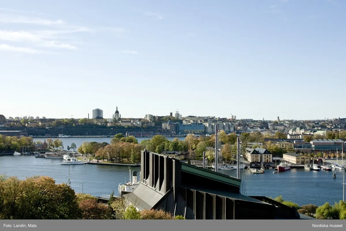 Nordiska museet, utsikt över Stockholm från tornet på museibyggnaden. Vyer över bl a Galärvarvet, Strandvägen, Skeppsholmen, Hötorgsskraporna mm. 2007-2012