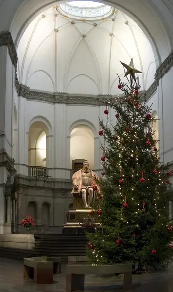 Nordiska museet, entréhallen med statyn av Gustav Vasa, till