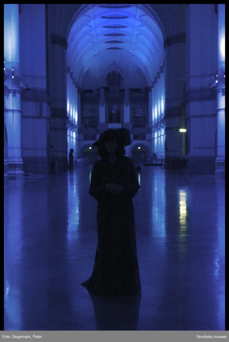 "Natt på Nordiska museet"  succépremiär för nytt höstlovsprogram på Nordiska museet 4/11 2010.
Porten var låst, lamporna släckta och personalen hade gått hem.
Samtliga visningar såldes ut, många var de besökare som ville följa med på en spännande visning om förgiftade drycker och magiska föremål i ett stängt Nordiska museet.
 
