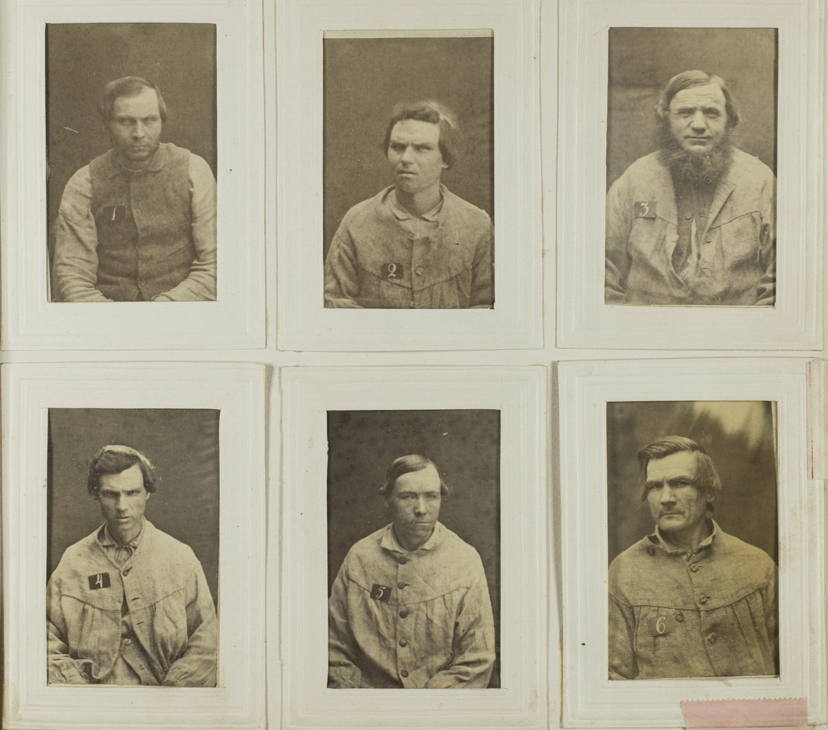 "Photografiskt Album för år 1861 öfver fångar förvarade å Warbergs fästning".  Samt i samma album : "Photografiskt Album för år 1861 öfver fångar förvarade å Landskrona fästning".