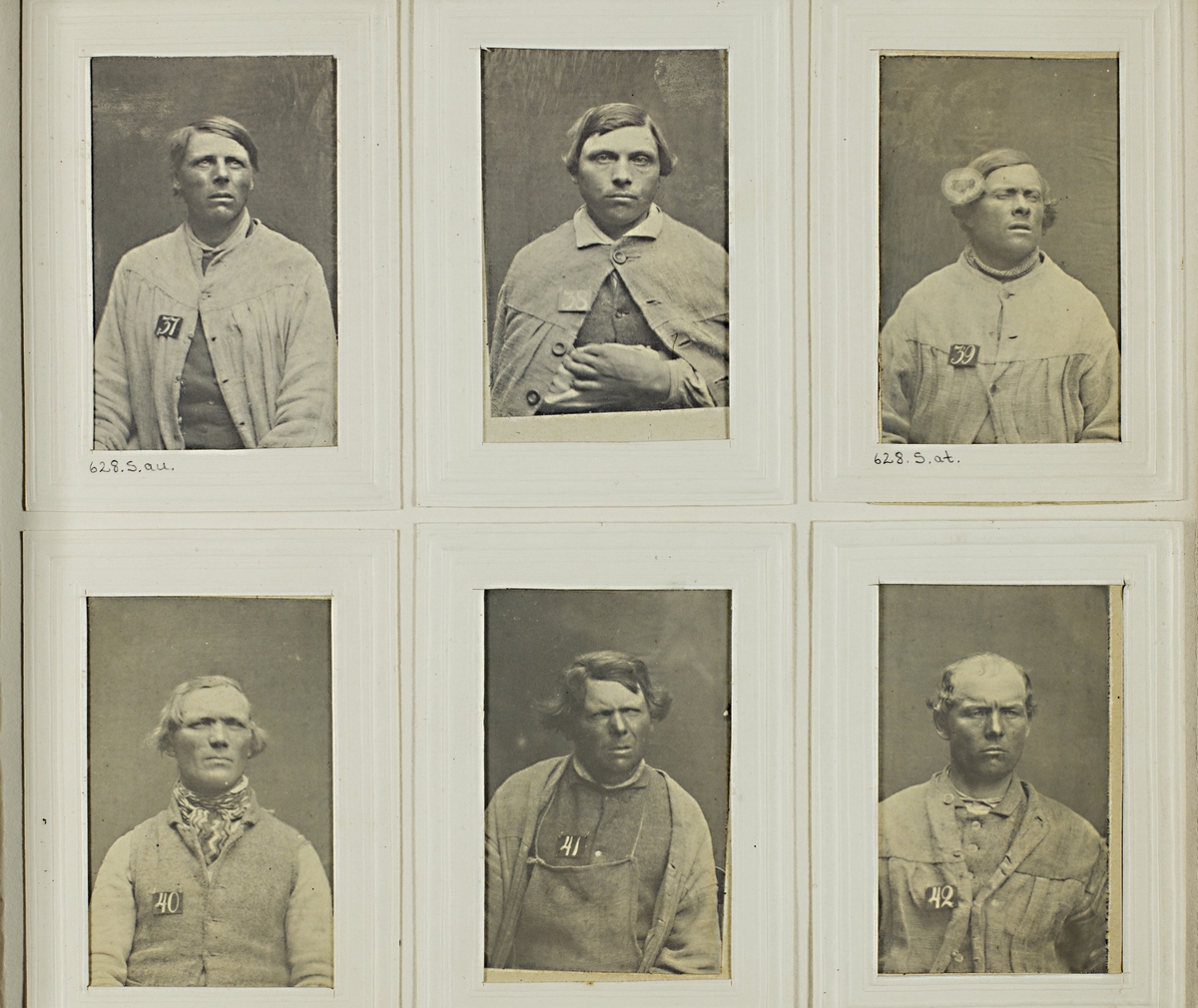 "Photografiskt Album för år 1861 öfver fångar förvarade å Warbergs fästning".  Samt i samma album : "Photografiskt Album för år 1861 öfver fångar förvarade å Landskrona fästning".