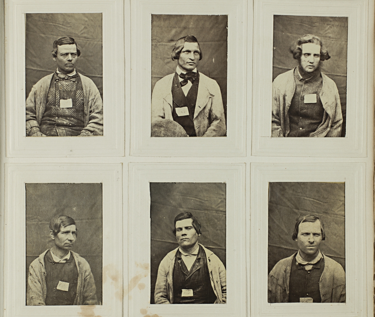 "Photografiskt Album för år 1861 öfver fångar förvarade å Warbergs fästning".  Samt i samma album : "Photografiskt Album för år 1861 öfver fångar förvarade å Landskrona fästning".