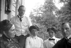 Gruppbild. Augusta Olson, Oscar, Signe och Anna  Rydbeck, Waldemar Personne i  Anneberg (Stocksund).