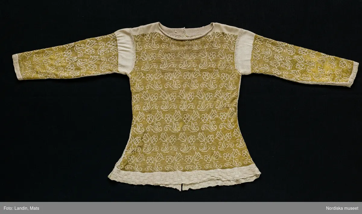 Tröja av gult silke. Silketröja. 1600-tal. 
NM  inv.nr 221941