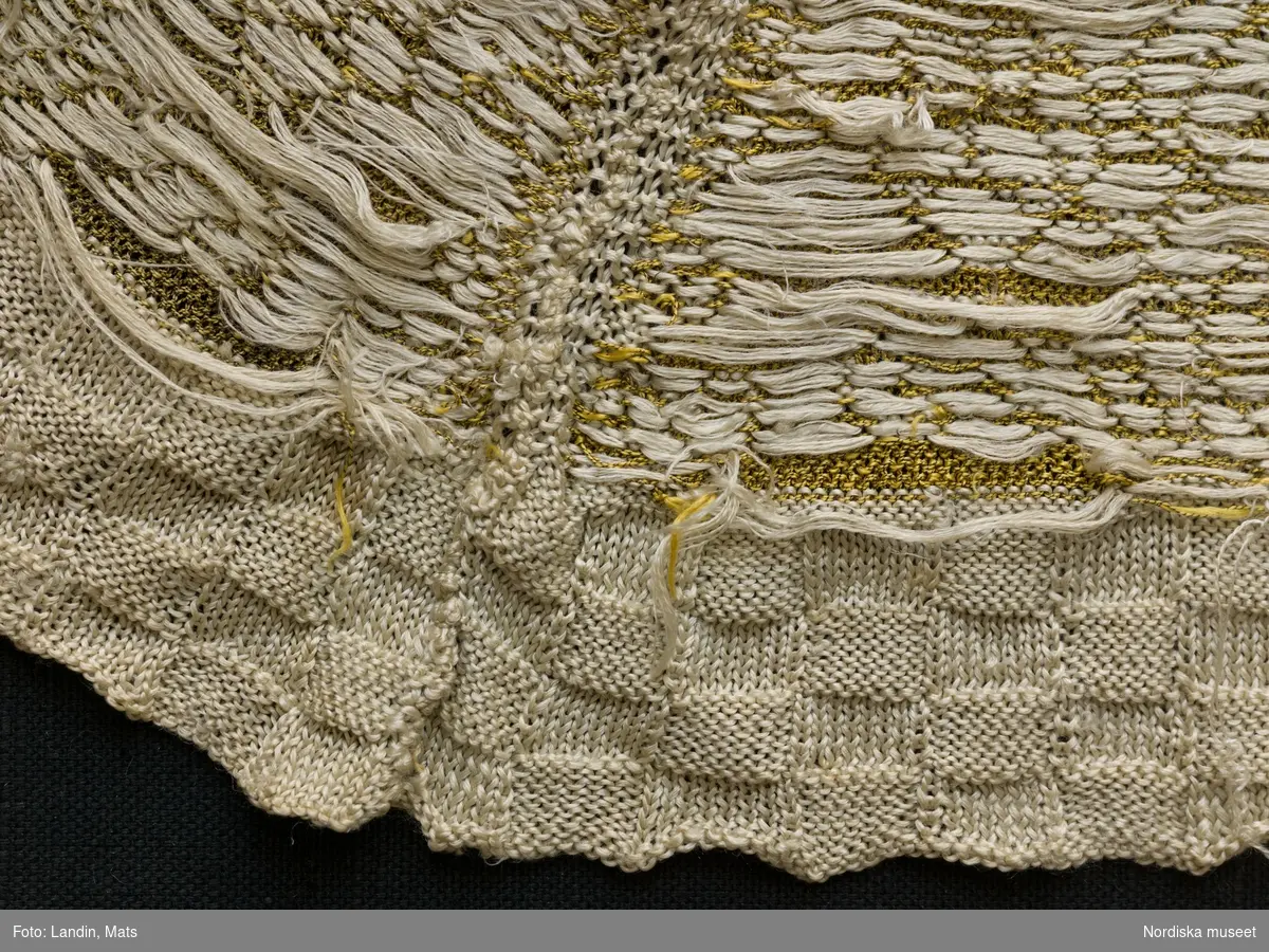 Tröja av gult silke. Silketröja. 1600-tal. 
NM  inv.nr 221941