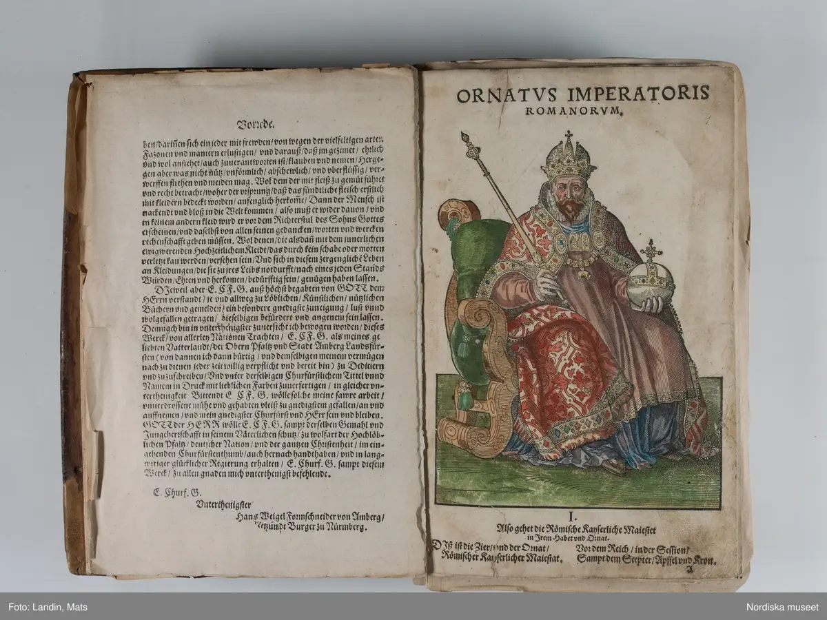 Bilder av och ur boken Trachtenbuch av Hans Weigel, tryckt 1577 i Nürnberg. Original i Nordiska museets bibliotek.

Habitvs Præcipvorvm Popvlorvm, Tam Virorvm Qvam fœminarum Singulari arte depicti.
Dräkt, dräktskick bilder från Europa, Afrika, Orienten och nya Amerika.