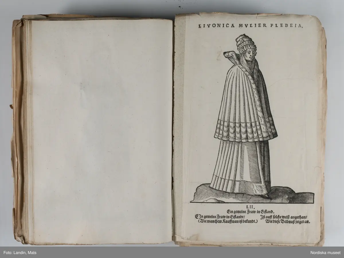 Bilder av och ur boken Trachtenbuch av Hans Weigel, tryckt 1577 i Nürnberg. Original i Nordiska museets bibliotek.

Habitvs Præcipvorvm Popvlorvm, Tam Virorvm Qvam fœminarum Singulari arte depicti.
Dräkt, dräktskick bilder från Europa, Afrika, Orienten och nya Amerika.