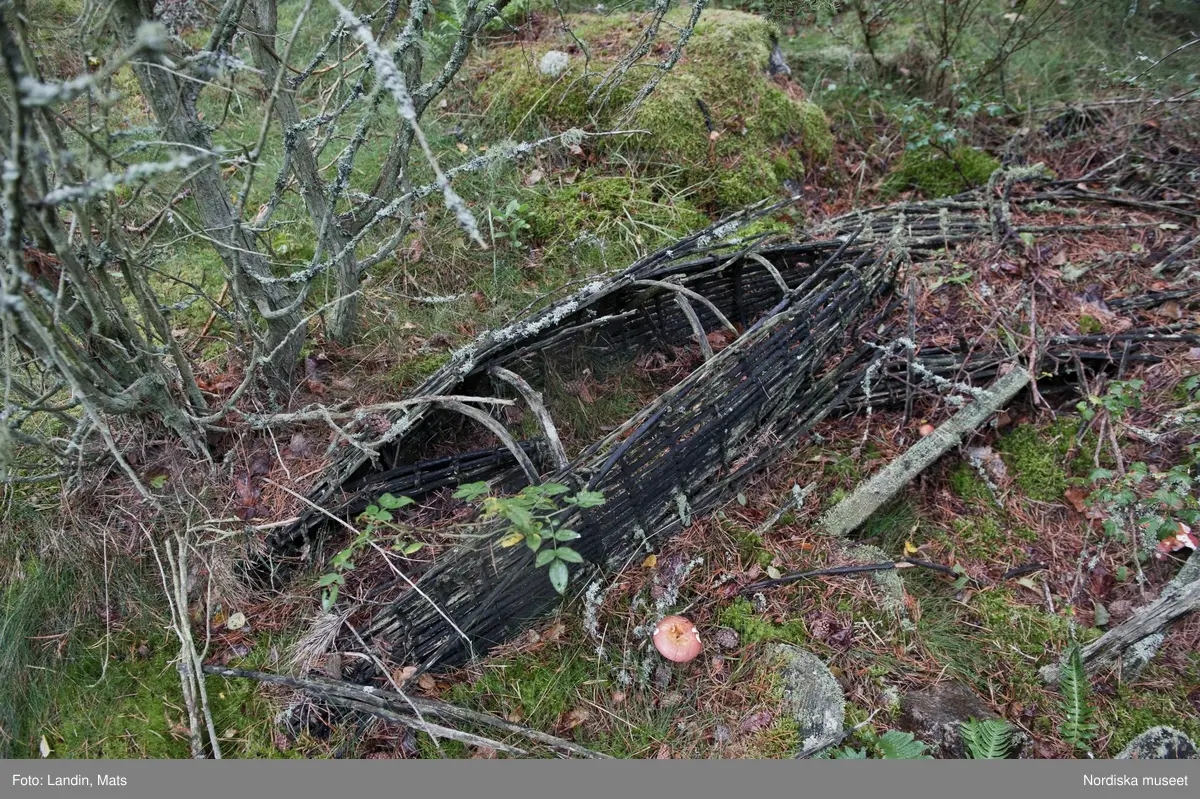 Runnö. Småland. Fiskeredskap. Tinor. Båtar. Fritidshus. Väderkvarn.  2010