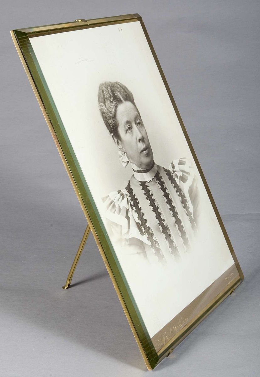 Margaret Bråkenhielm, född Kinnear Jobson i Skottland. Gift med landshövdingen i Uppsala län åren 1895 - 1907, Per Johan Bråkenhielm.