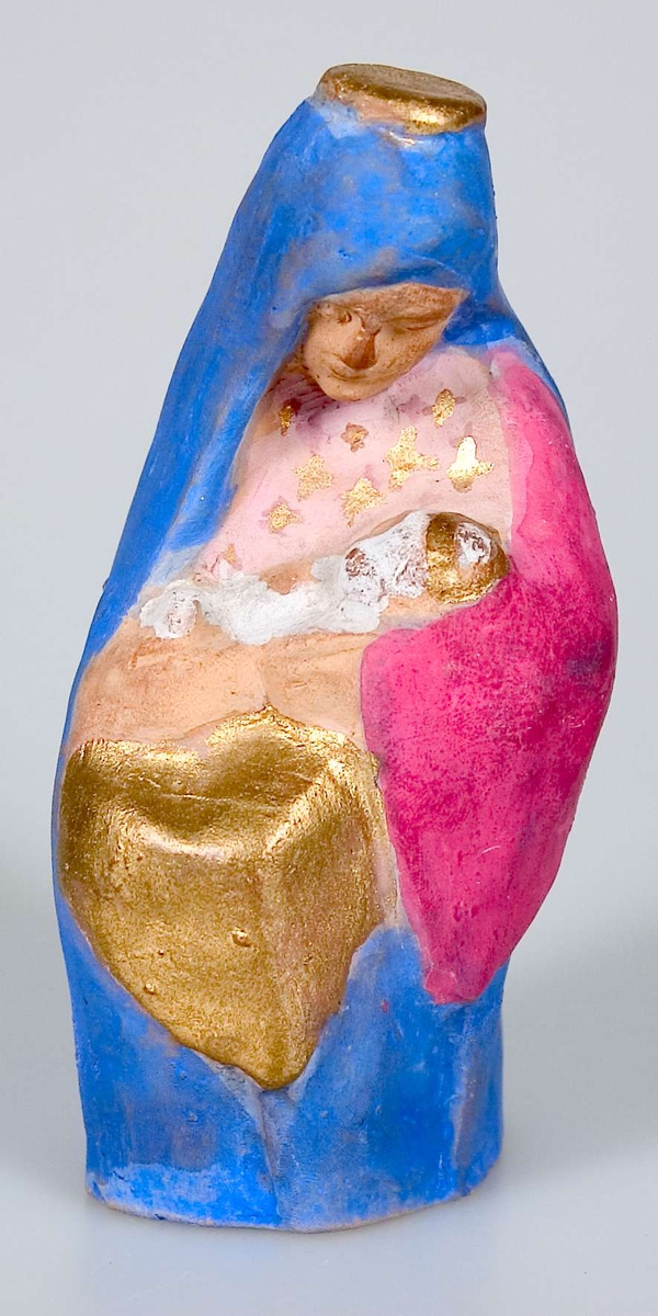 Tjugo lergodsfigurer till julkrubba. De flesta figurerna är märkta B-4252.
I gruppen ingår Maria med Jesusbarnet, Josef, tre vise män, herdar, människor med gåvor, änglar, får, en elefant och en kamel. Elefanten är till skillnad från de andra figurerna obränd. De flesta figurerna är målade. Maria med Jesusbarnet är målad i blått, rosa-lila och guld. De tre vise männen är målade i bland annat guld, grönt, blått och gult. Övriga figurer har en mer sober färgskala.
Figurerna har varierande mått. Den längste av de tre vise männen är 20,5 cm hög. De små änglarna är bara 8,5 cm höga.