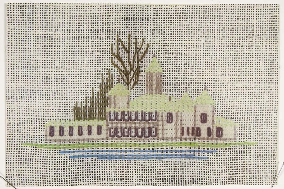 8 stycken fotograferade vykort med broderade motiv av kända byggnader i Uppsala.

Mått: Tre stycken vykort, bredd 26 cm, höjd 16,8 cm. Fem stycken vykort, bredd 21 cm, 14,6 cm.