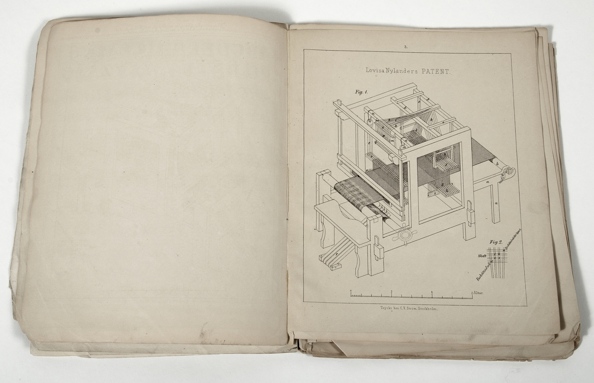 Vävbok. På bokens försättsblad står "LÄROBOK I NY, PATENTERAD KONSTVÄFNAD FÖR ALLA SOM IDKA HUS-VÄFNADSSLÖJD, [...] Utarbetad af Lovisa Nylander. (Lärarinna i konstväfnad.), STOCKHOLM, Sigfrid Flodins boktryckeri, 1872."
Boken är märkt "A.1402".

Vävboken saknar bokpärmar. Sidbladen är delvis lösa och hörnen är skadade.