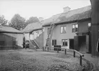 Gårdsinteriör Kungsängsgatan 15, kvarteret Bryggaren, Kungsängen, Uppsala 1901 - 1902