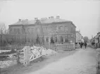 Skolgatan från Mikaelsplan, med Tekniska skolan, kvarteret Bredablick, Dragarbrunn, Uppsala 1901 - 1902