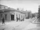 Sysslomansgatan mot sydöst från S:t Olofsgatan, kvarteret Karin, Uppsala 1901 - 1902