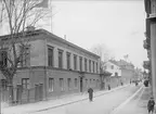 Drottninggatan från Nedre Slottsgatan, Fjärdingen, Uppsala 1901 - 1902. Till vänster Stockholms studentnation