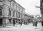 Vaksalagatan från Dragarbrunnsgatan, Dragarbrunn, Uppsala 1901 - 1902