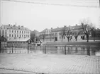 Tvättstuga i Fyrisån, vid Jernbron över S:t Olofsgatan, Uppsala 1901 - 1902