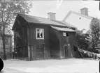 Gårdsinteriör Dragarbrunnsgatan 12, kvarteret Toven, Dragarbrunn, Uppsala 1908