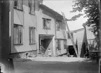 Gårdsinteriör, Övre Slottsgatan 15, kvarteret S:t Niklas, Fjärdingen, Uppsala 1908