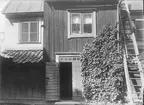 Gårdsinteriör, kvarteret S:t Lars, Svartmangatan 10, Fjärdingen, Uppsala 1908