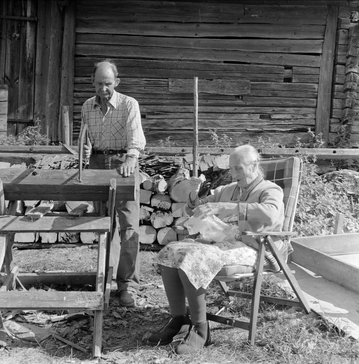 Carl-Arvid Gustavsson och Elin Persson träffas i Sjukarby, Tolfta