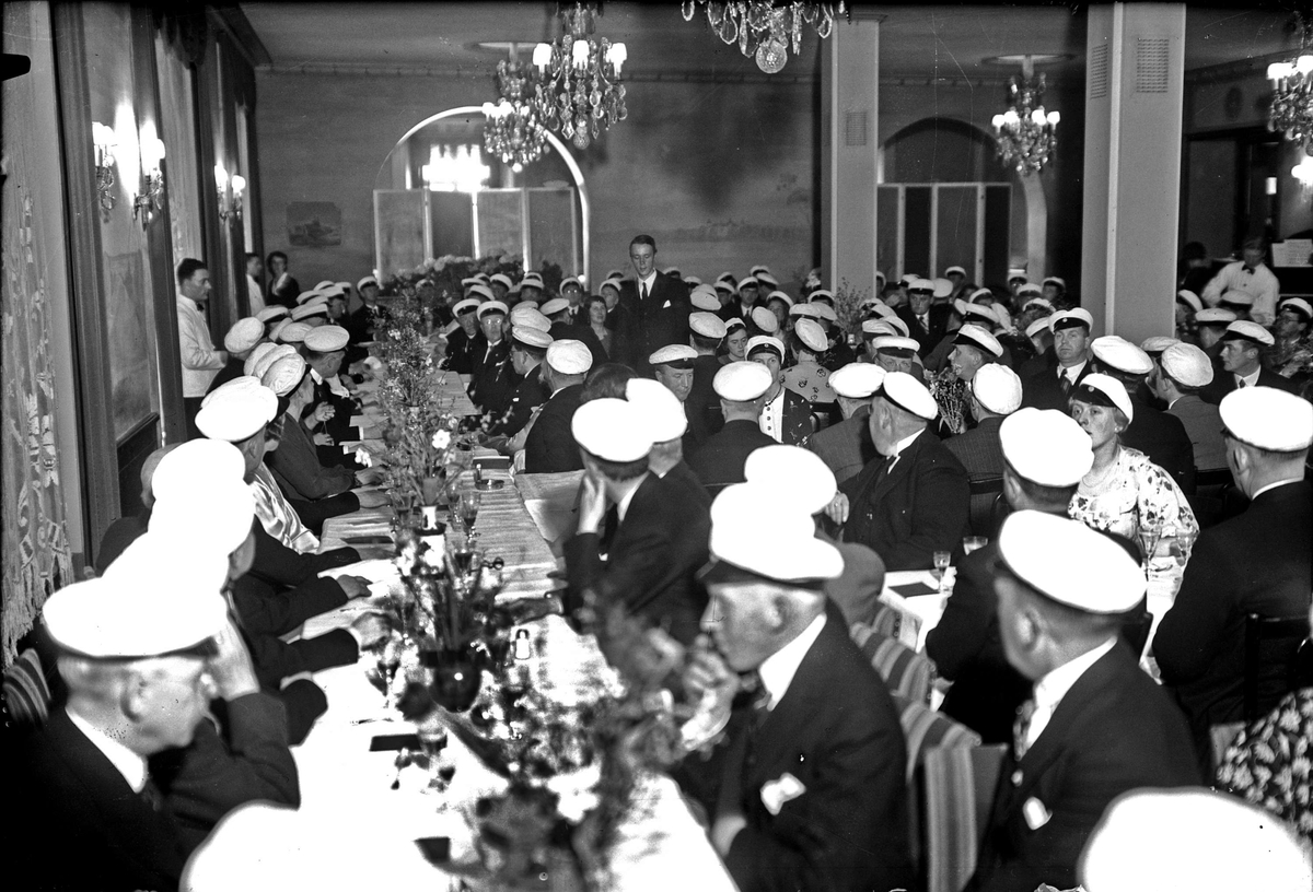 Director musices Hugo Aflvén hyllas på 65-årsdagen, middag på Upplands studentnation, S:t Larsgatan, Uppsala 1937