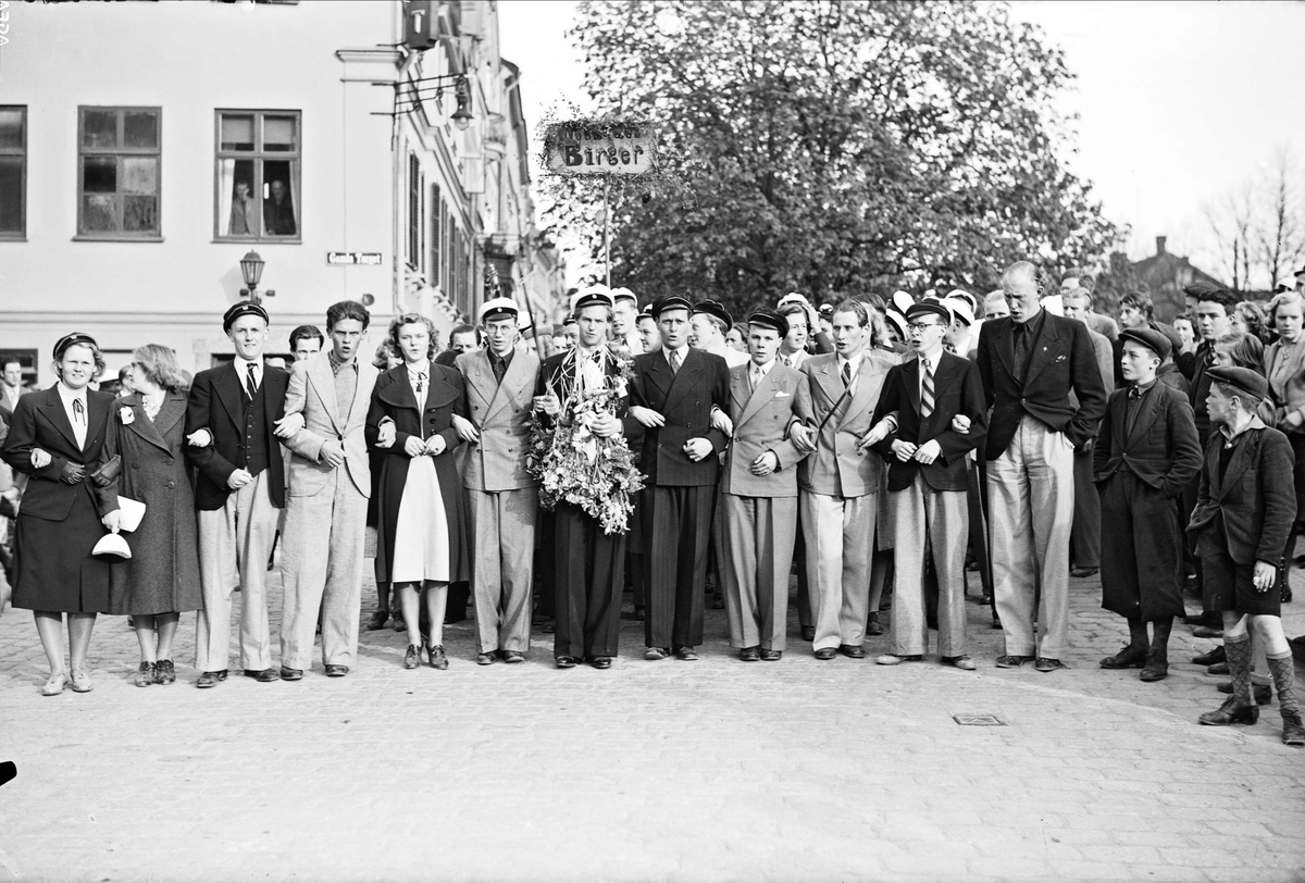 Studentfirande på Gamla torget och Östra Ågatan, Uppsala 1939