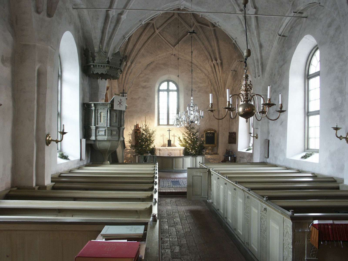 Interiör i Kulla kyrka, Kulla socken, Uppland december 2002