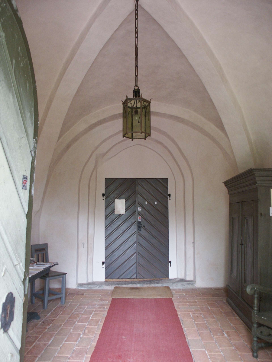 Vapenhuset i Östuna kyrka, Östuna socken, Uppland 2006