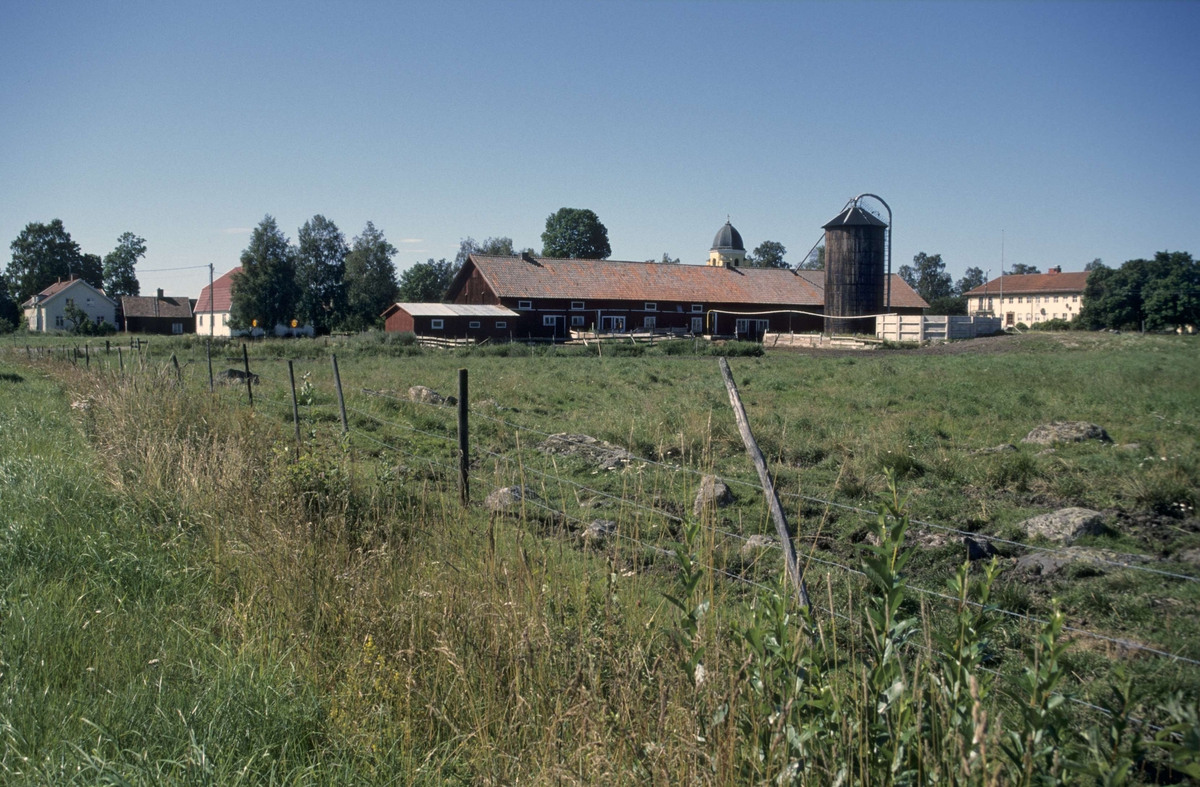 Gårdsmiljö, Slada 1:45, Edvalla, Hållnäs socken, Uppland 2000