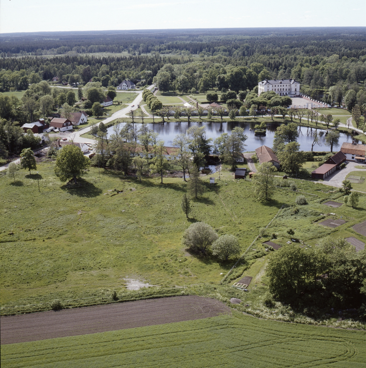 Vy över Forsmarks bruk, Forsmarks socken, Uppland, juni 1989