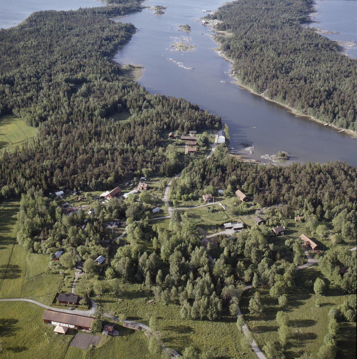 Vy över Ängskär, Hållnäs socken, Uppland juni 1989