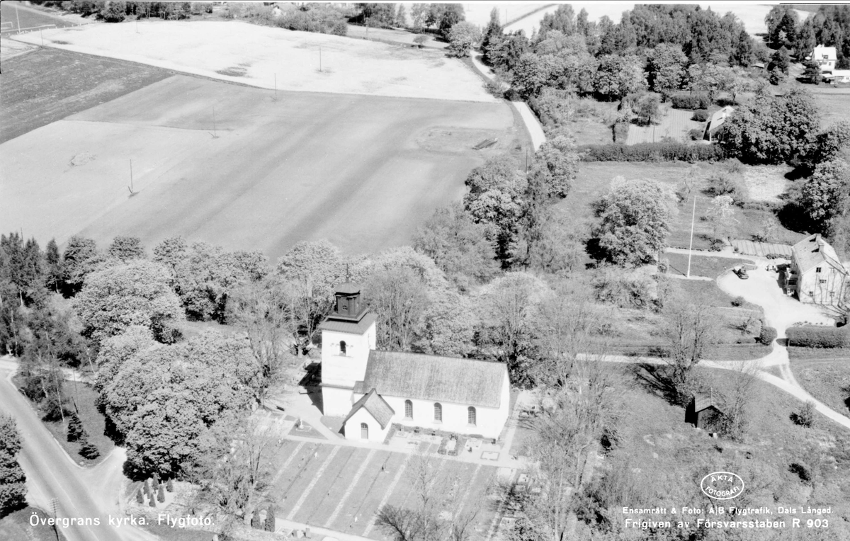 Flygfoto över Övergrans kyrka, Övergrans socken, Uppland 1955