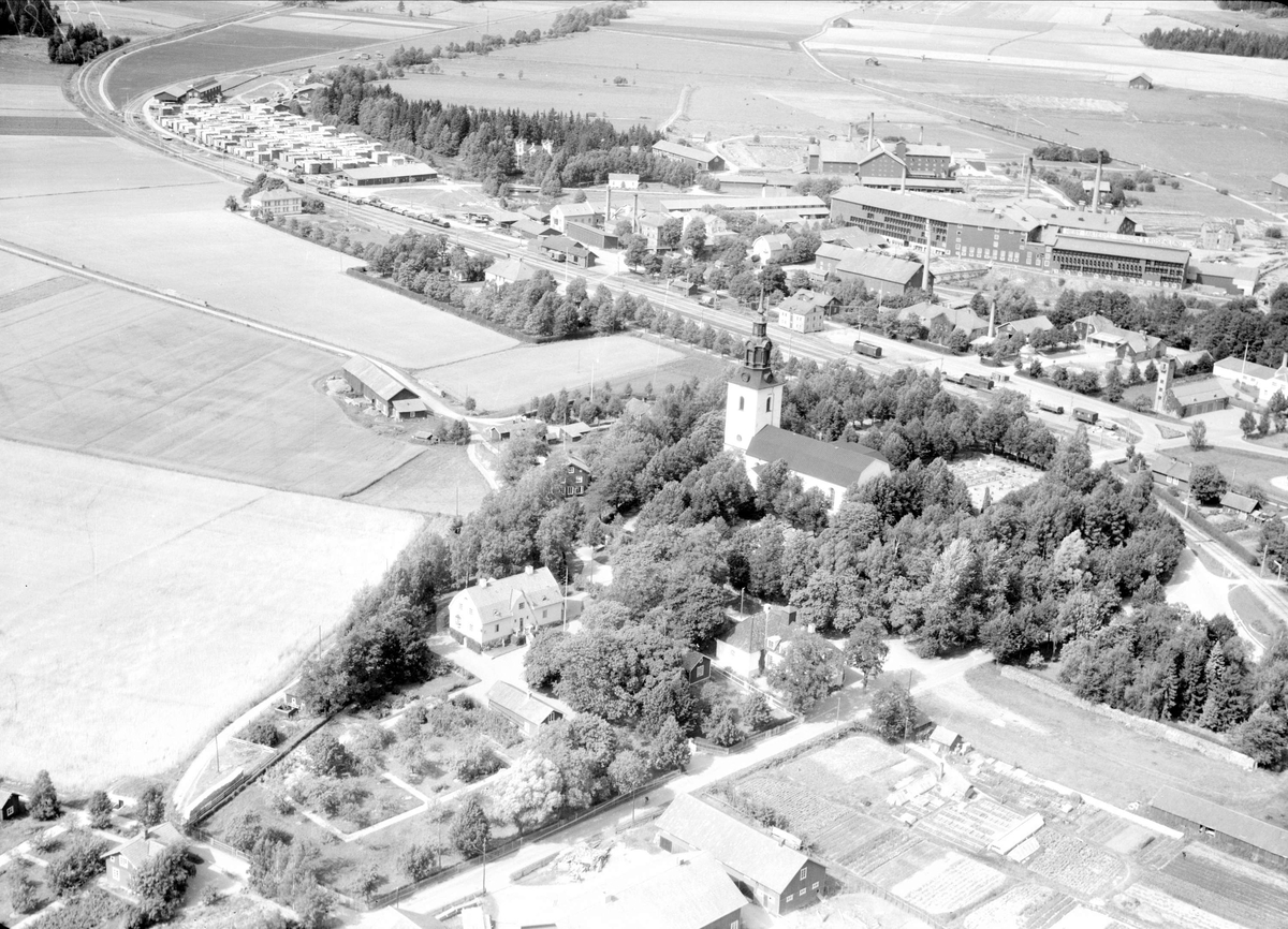 Flygfoto över Heby, Västerlövsta socken, Uppland 1950