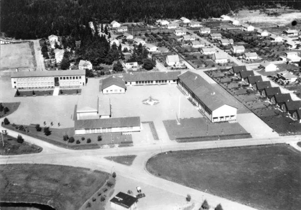 Flygfoto över Östervåla med Östervåla centralskola, Uppland 1965