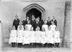 Konfirmander  och präst vid Funbo kyrka, Funbo socken, Uppland 1925