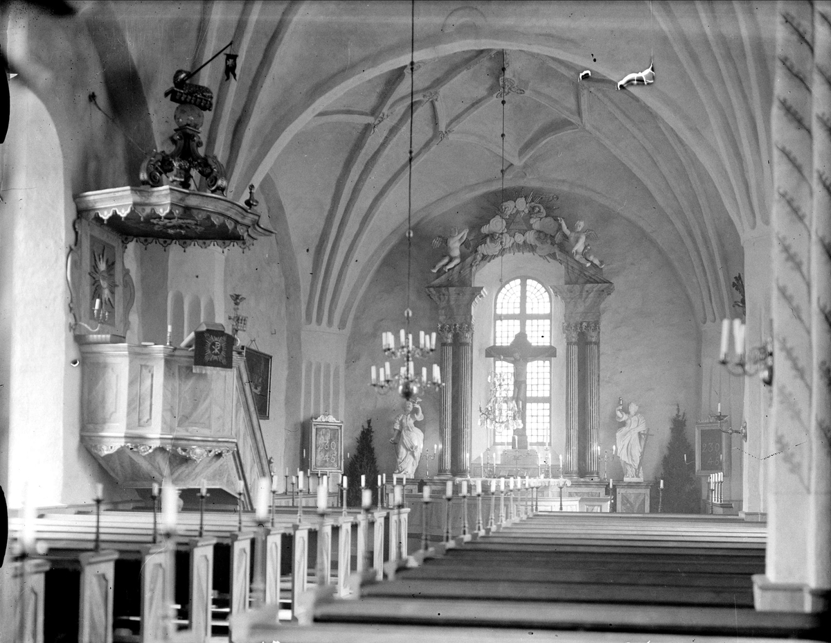 Interiör i Husby-Långhundra kyrka, Husby-Långhundra socken, Uppland januari 1934