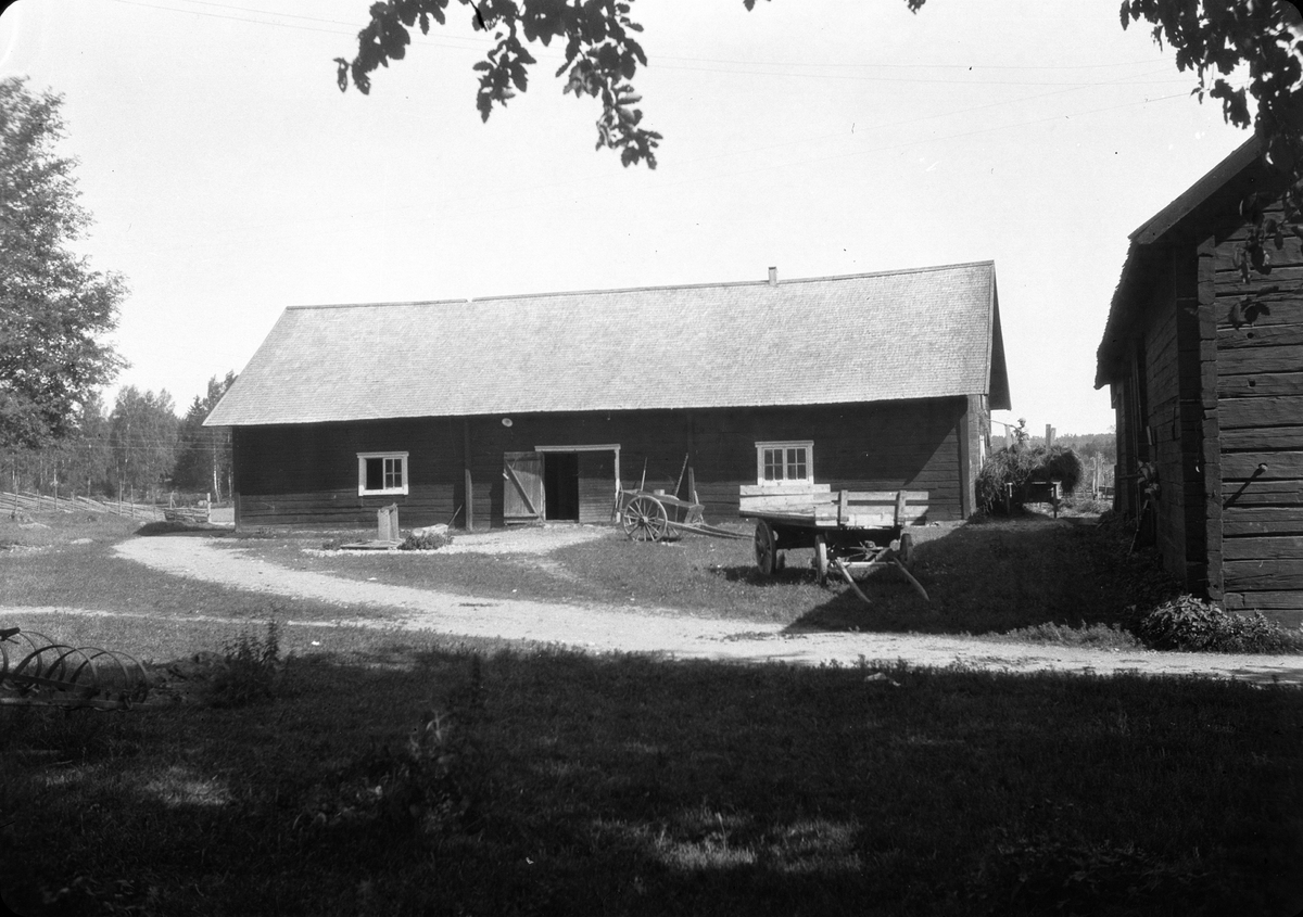 Ekonomibyggnad på Sätuna gårds ägor, Björklinge socken, Uppland 1930