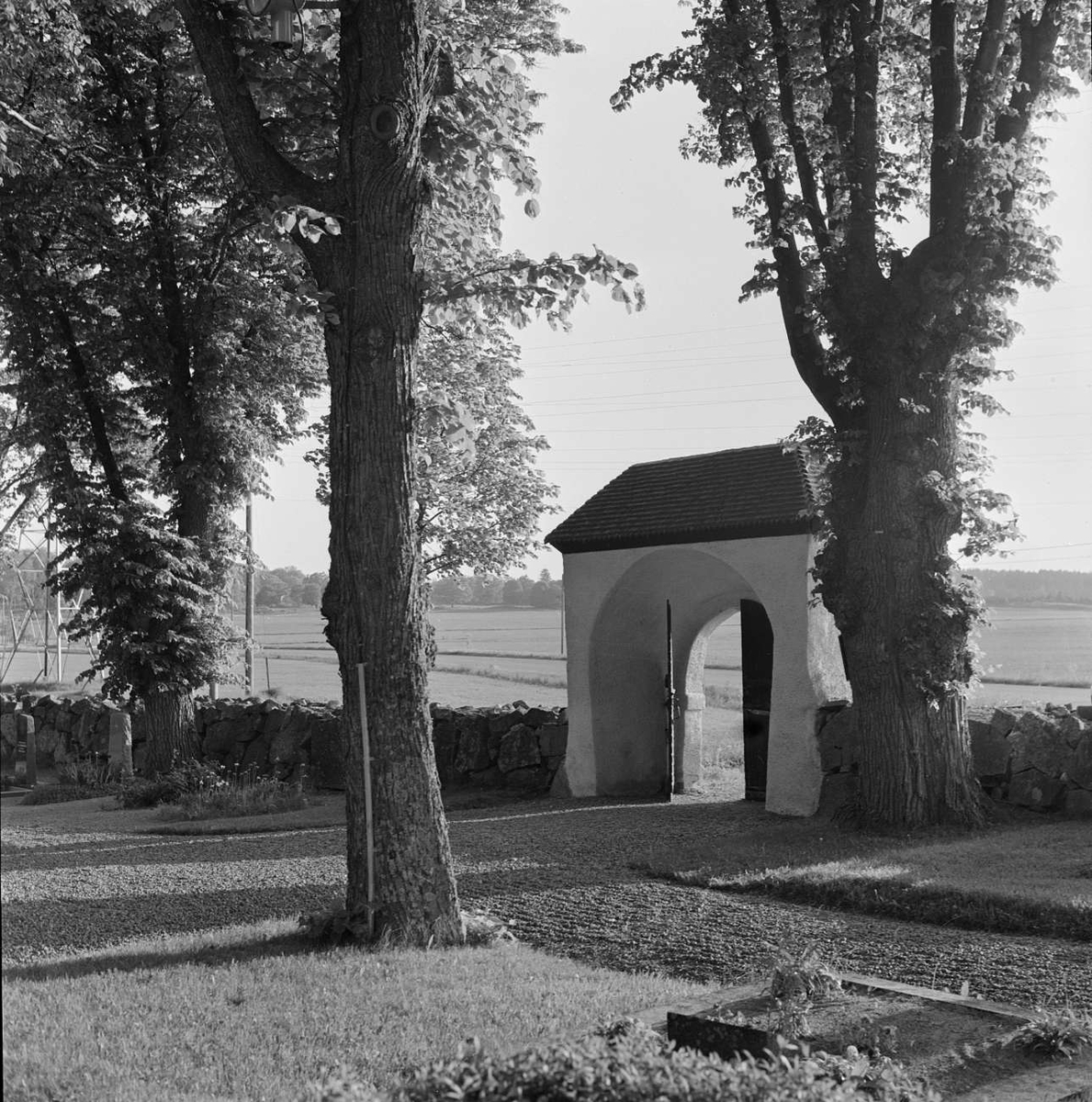 Stiglucka vid Svinnegarns kyrka, Svinnegarns socken, Uppland 1960