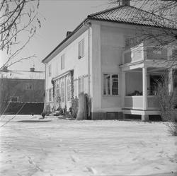 Läkaren Olof Bratts villa och trädgård på Sveavägen 11 i Upp