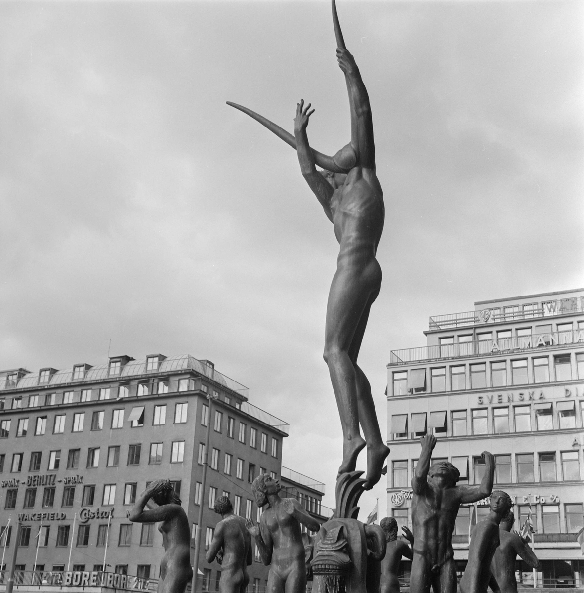 Fontänskulptur Orfeusgruppen av Carl Milles framför Konserthuset på Hötorget i Stockholm