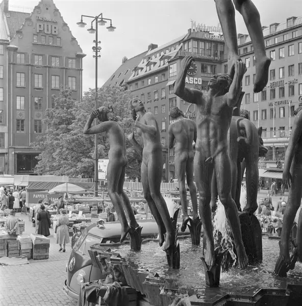 Fontänskulptur Orfeusgruppen av Carl Milles framför Konserth