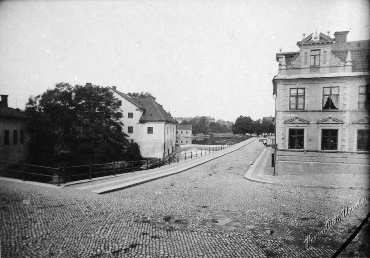 Reprofotografi - Akademikvarnen, Östra Ågatan och Theatrum Oeconomicum, Uppsala 1890