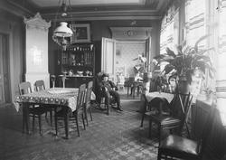 Två pojkar i Artur Vestbergs hem, Kungsgatan 69, Uppsala 191