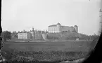 Akademiska sjukhuset och Uppsala slott från söder, Uppsala 1860-tal