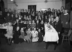 Grupporträtt - sannolikt vid julgransplundring, Uppsala janauri 1936