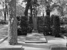 Gravmonument - fabrikör Hjalmar och Elin Söderberg, Uppsala gamla kyrkogård, Uppsala 1949