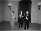 Svenska Turistföreningens 50-årsjubileum - gäster på väg in i Rikssalen, Uppsala slott, Uppsala 1935