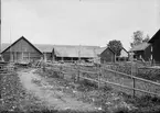 Gårdsmiljö, Forsa, Tensta socken, Uppland, sannolikt 1920-tal